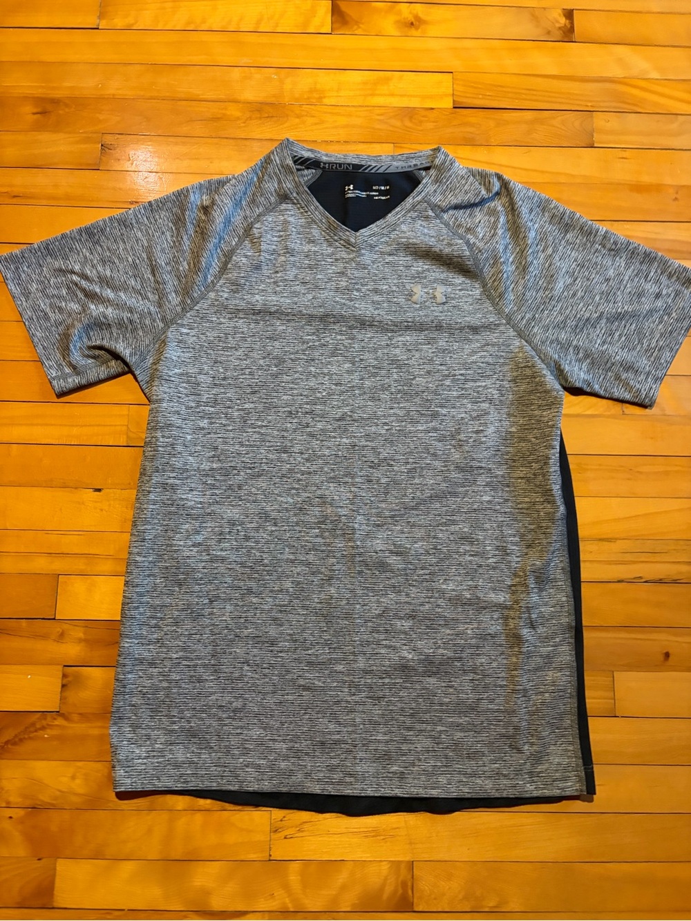 Under Armour Men's Heather Gray Short Sleeve Active V-Neck Tee